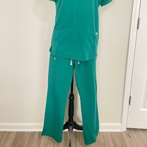 Figs Women’s Hunter Green Kade Cargo Scrub Pants